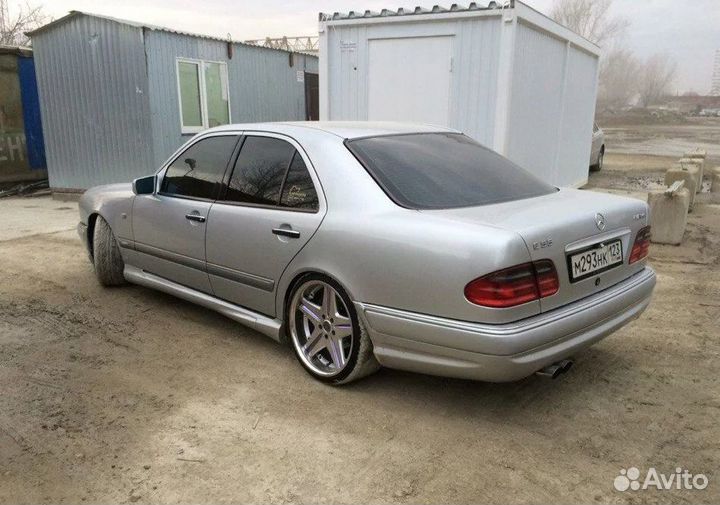 Бампер задний AMG для Mercedes W210 с креплением