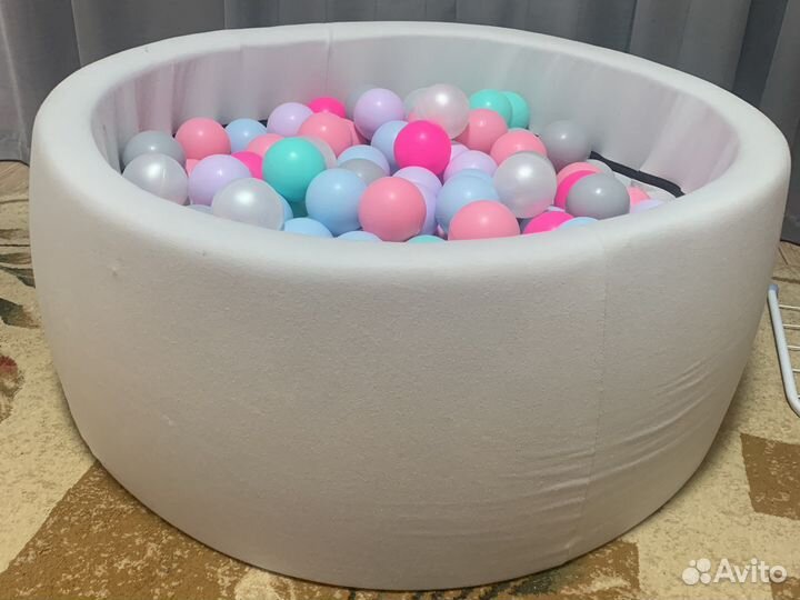 Сухой бассейн с шариками