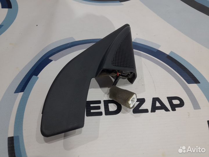 Накладка правая угловая с динам для Kia Sportage 3