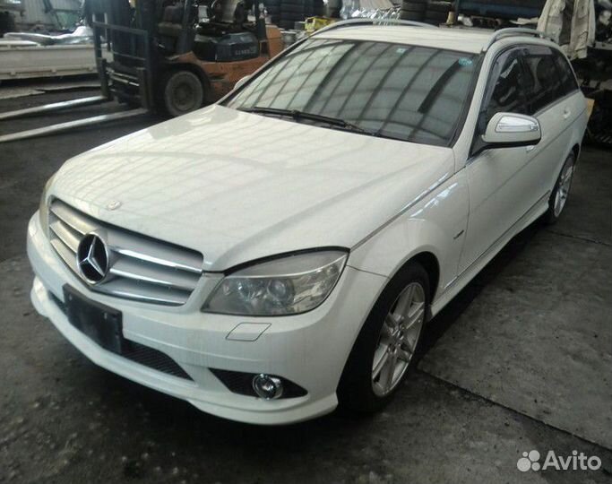 Цапфа задняя левая Mercedes-Benz C200 C-class 3