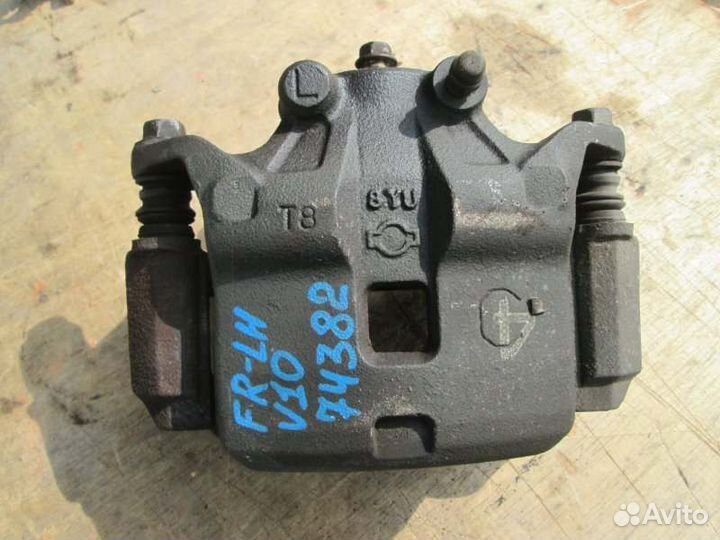 Суппорт передний левый Nissan Tino V10 QG18DE