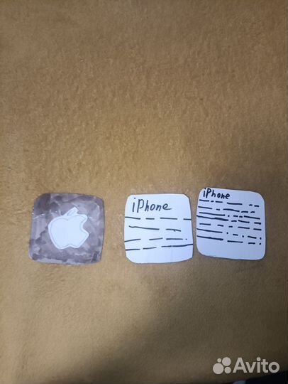 Бумажный iPhone 16 Красного цвета