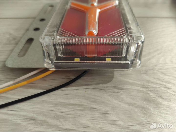 Фонарь боковой красный 24V