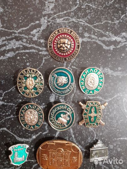 Михайловский сад. Выборг. Значки СССР. (о