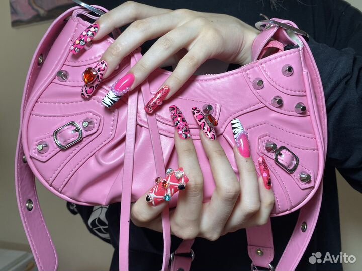 Маникю, наращивание ногтей