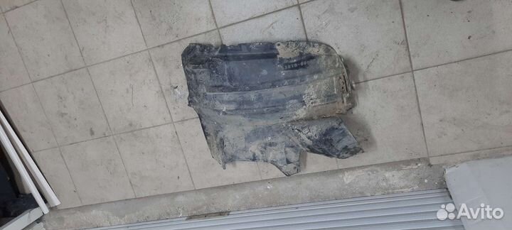 Часть локера пер. Л. Toyota LC200/2014