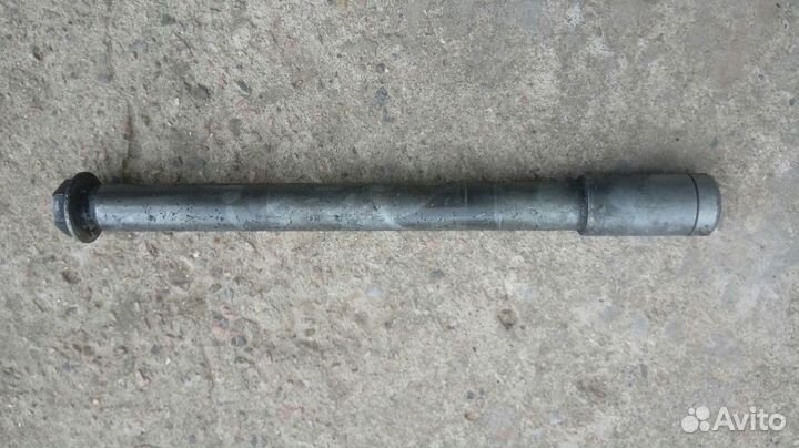 Honda Goldwing 1500 ось переднего колеса