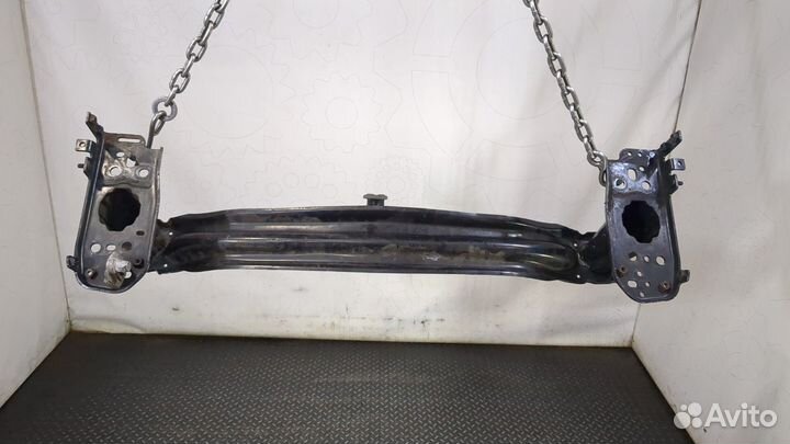 Усилитель бампера передний Volkswagen Touareg