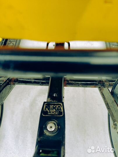 Детский снегокат с ручкой и колесами