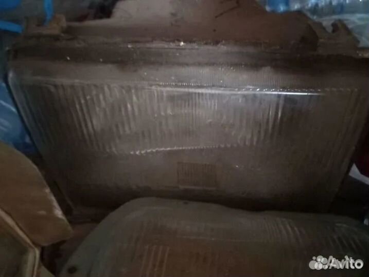Фары и разные запчасти на москвич
