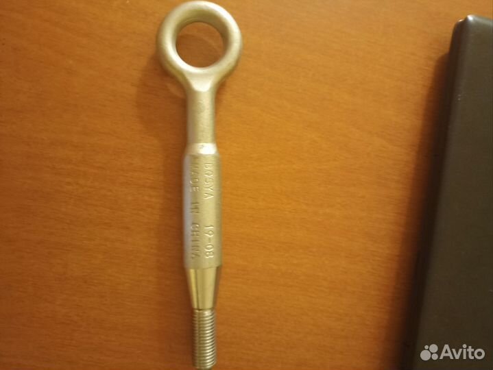 Буксировочный крюк