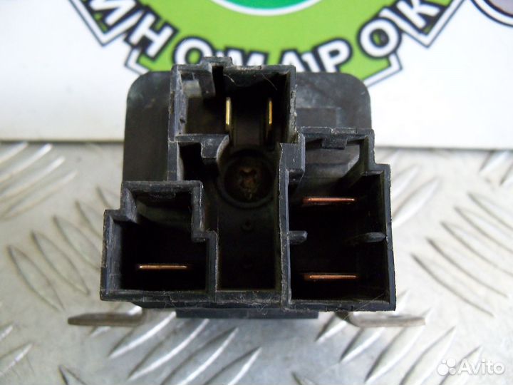 Реле свечей накала Nissan Patrol K160 / K260 2.8