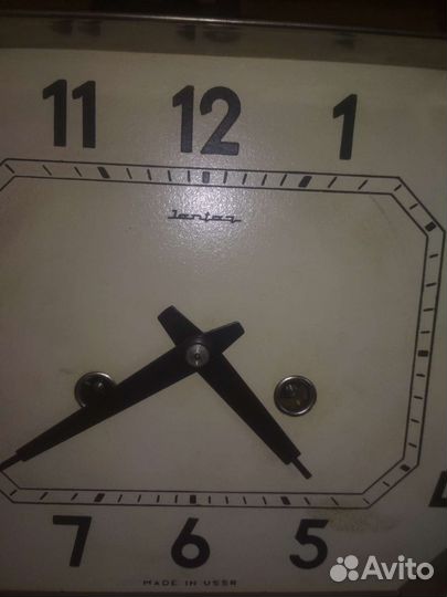 Старинные настенные антикварные часы с боем