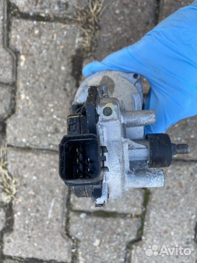 Моторчик стеклоочистителя передний Hyundai Getz