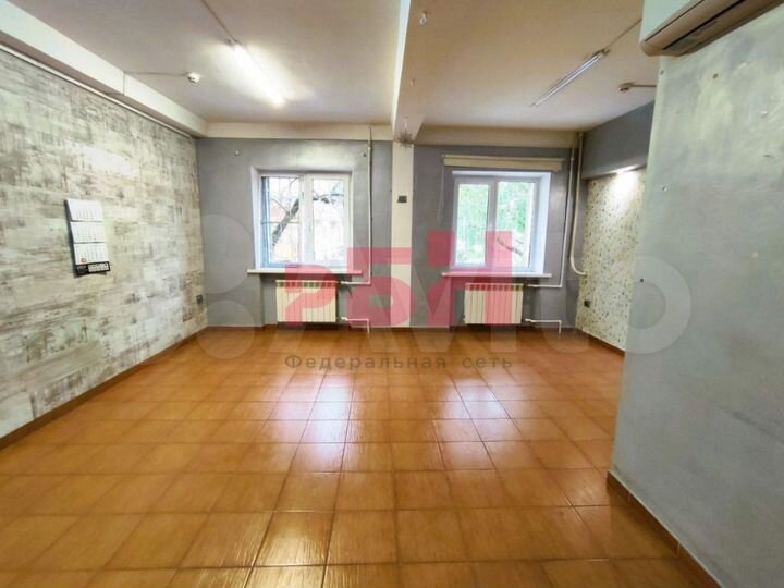 Офис в центре с отдельным входом на первой линии