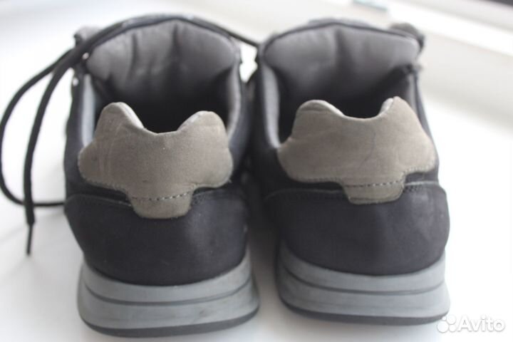 Кроссовки школьные