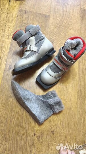 Лыжные ботинки