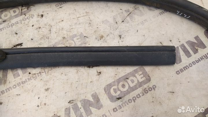 Уплотнитель двери правый передний Ford Kuga 1