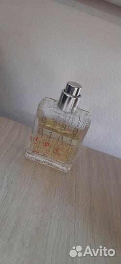 Escentric molecules 04