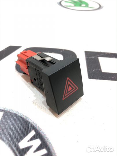 Кнопка аварийного сигнала Skoda Yeti 5L 2012