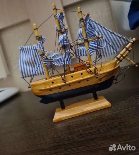Корабль сувенирный