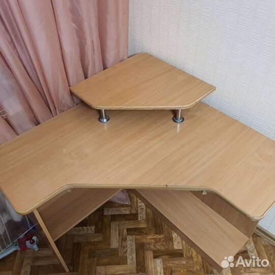 Компьютерный стол угловой