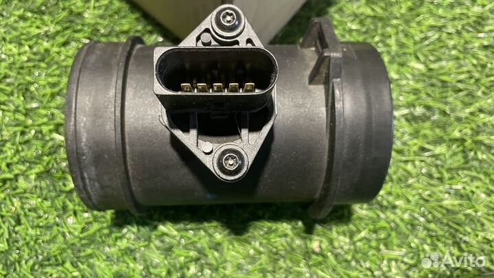 Расходомер воздуха Audi A4 S4 A6 S6 A8 VW Passat