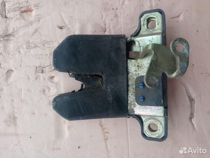 Замок багажника Audi A4, A5, A6, A8