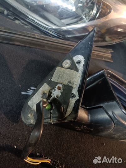 Правое зеркало Skoda Octavia A5