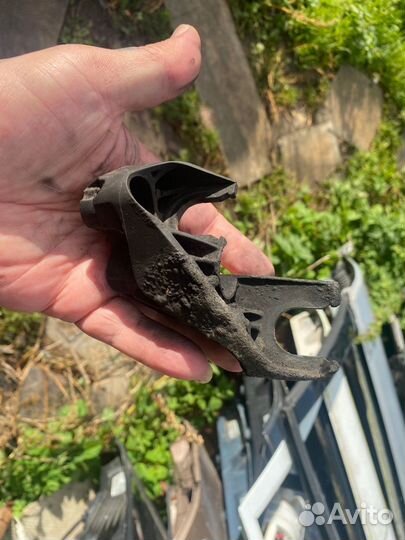 Кронштейн 8200449303 тросса МКПП рено дастер