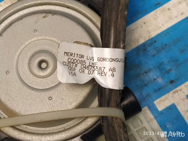 Стеклоподъемник левый Dodge Caravan 96-00