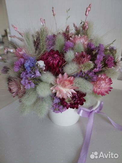 Композиция из сухоцветов в керамической кружечке