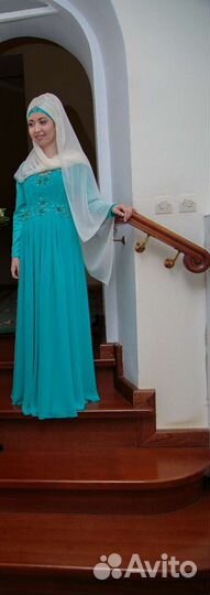 Платье на никах 42