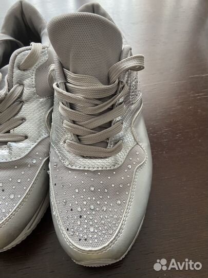 Кроссовки женские 41 размер бу