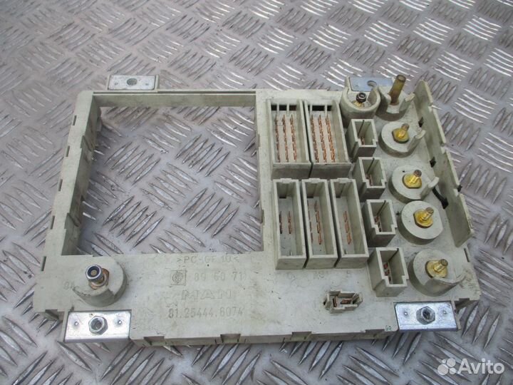 Блок предохранителей MAN 81254446074