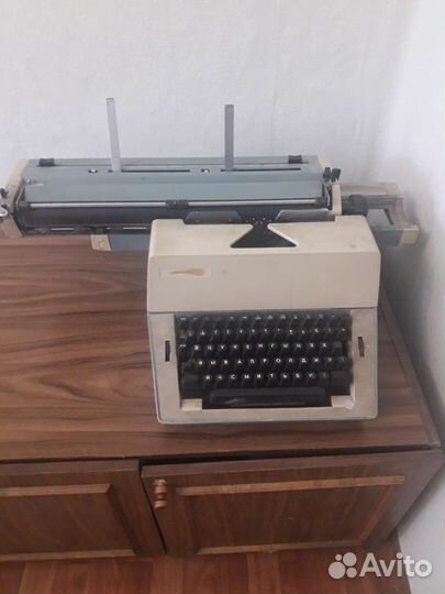 Печатная пишущая машинка