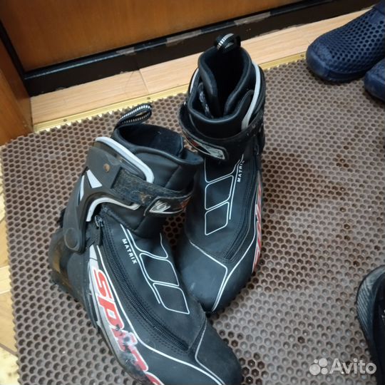 Лыжные ботинки коньковые spine