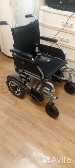 Инвалидная коляска с электроприводом