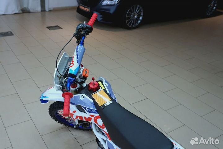 Kayo mini YX125EM pitbike Мотоцикл Витрина