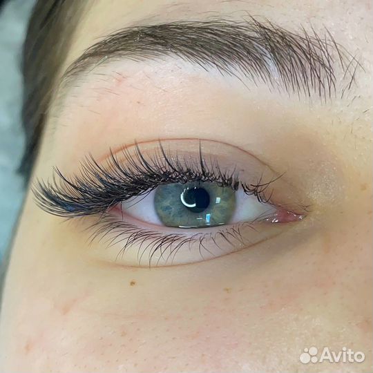 Наращивание ресниц, оформление бровей