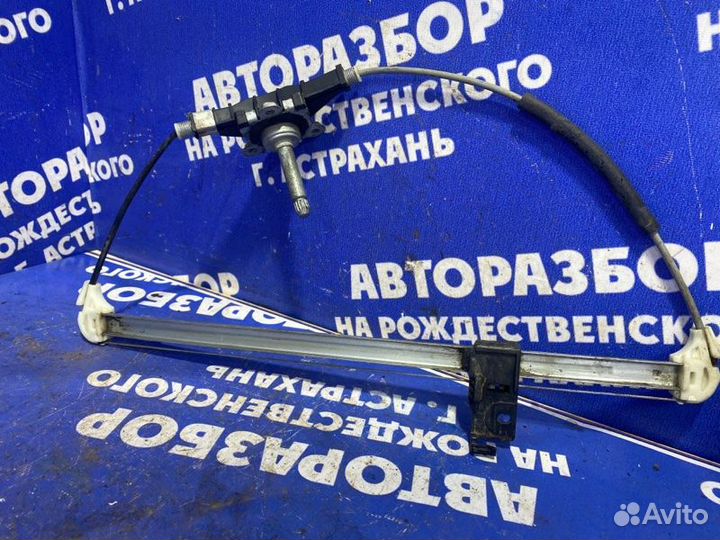 Задний правый стеклоподъемник Mazda 3 Bk седан Z6