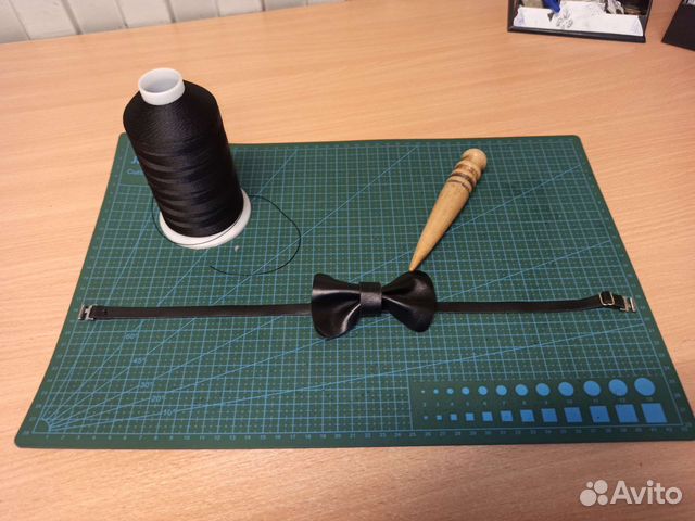 Галстук бабочка кожаная. Чокер