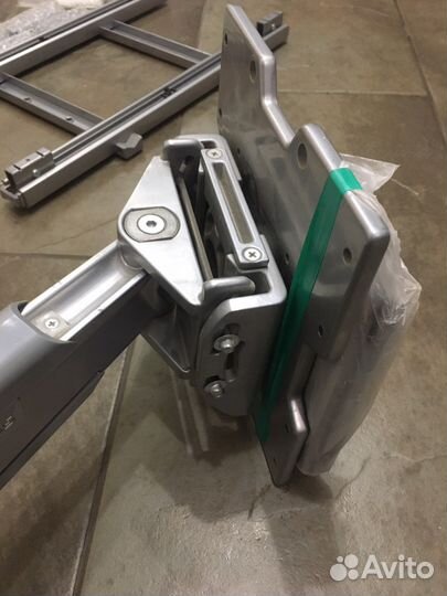 Кронштейн шарнирный настенный