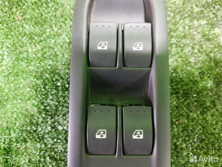 Блок управления стеклоподъемниками Renault Scenic