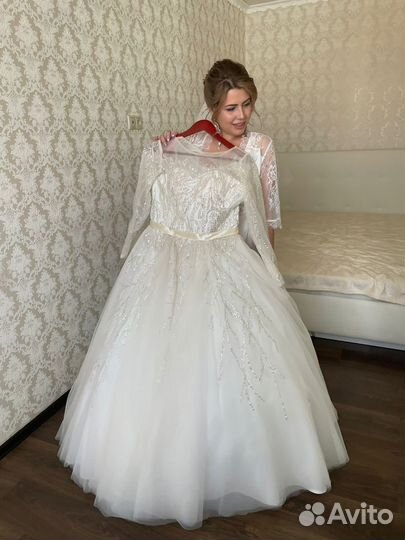 Свадебное платье 46 48 бу