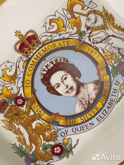 England Тарелка с портретом королевы Елизаветы II