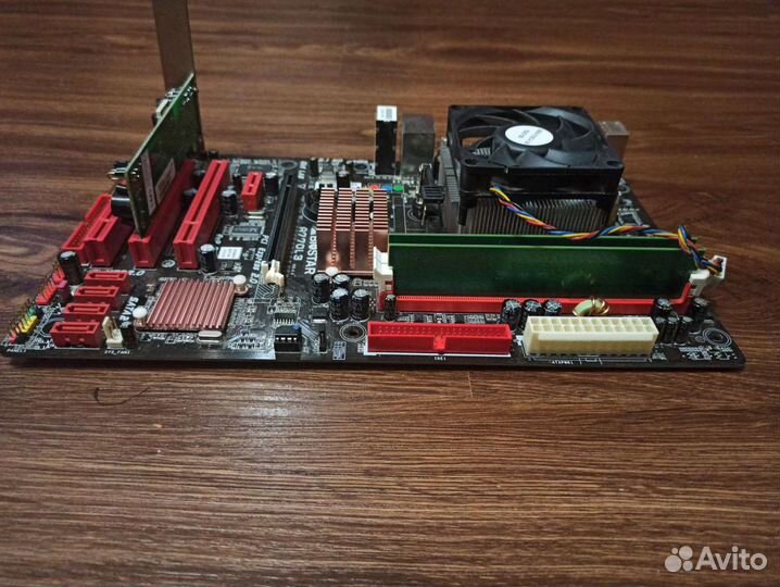 Материнская плата с процессором и памятью