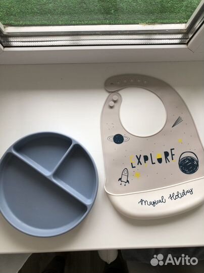 Тарелочка детская и нагрудник