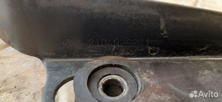 Кронштейн глушителя Mercedes C-Class W203