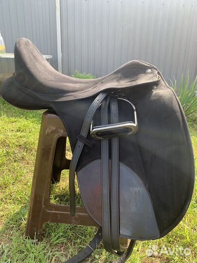 Седло,кавессон,железо,вальтрапы и др. амуниция